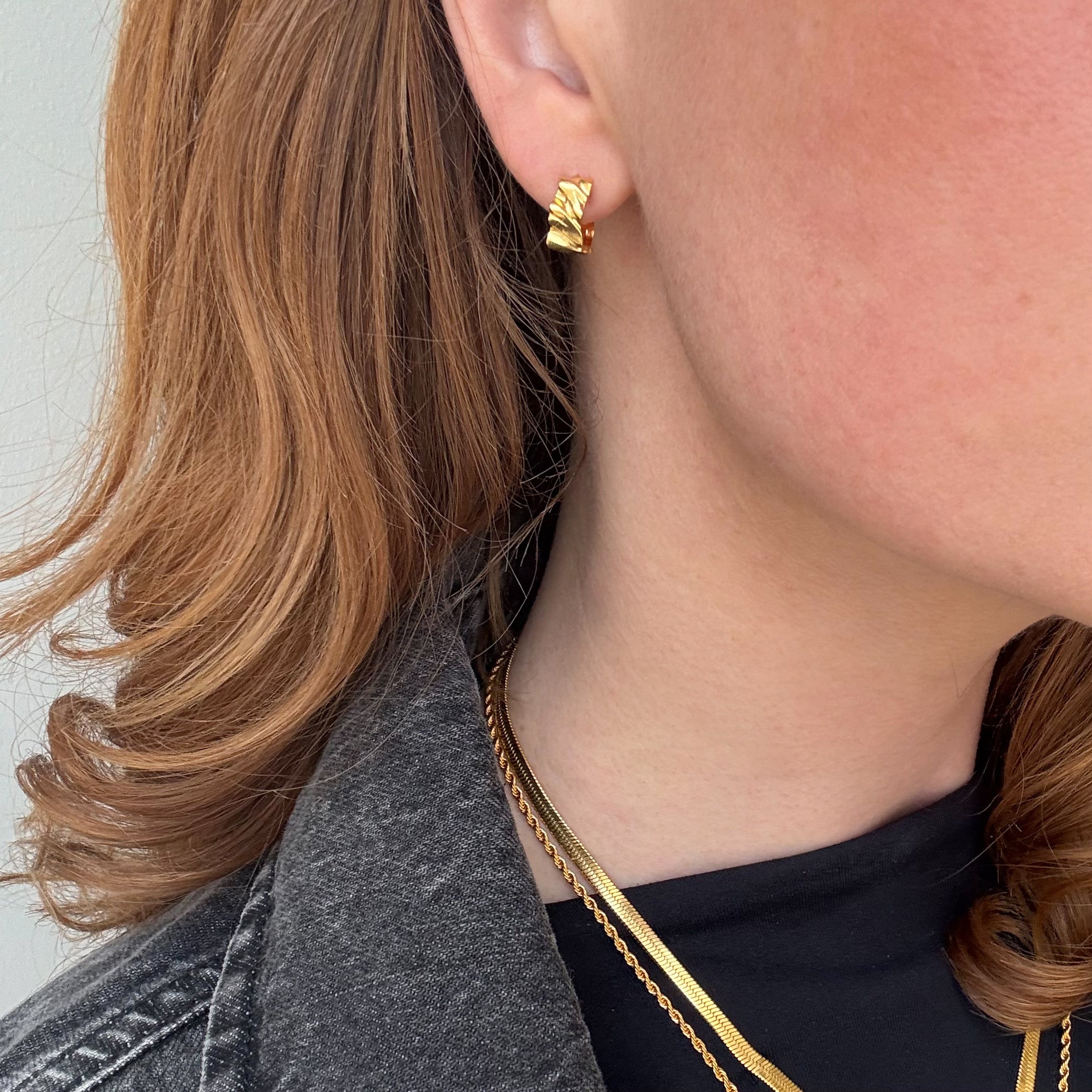 Wave Twist Hoop 12 mm Verguld