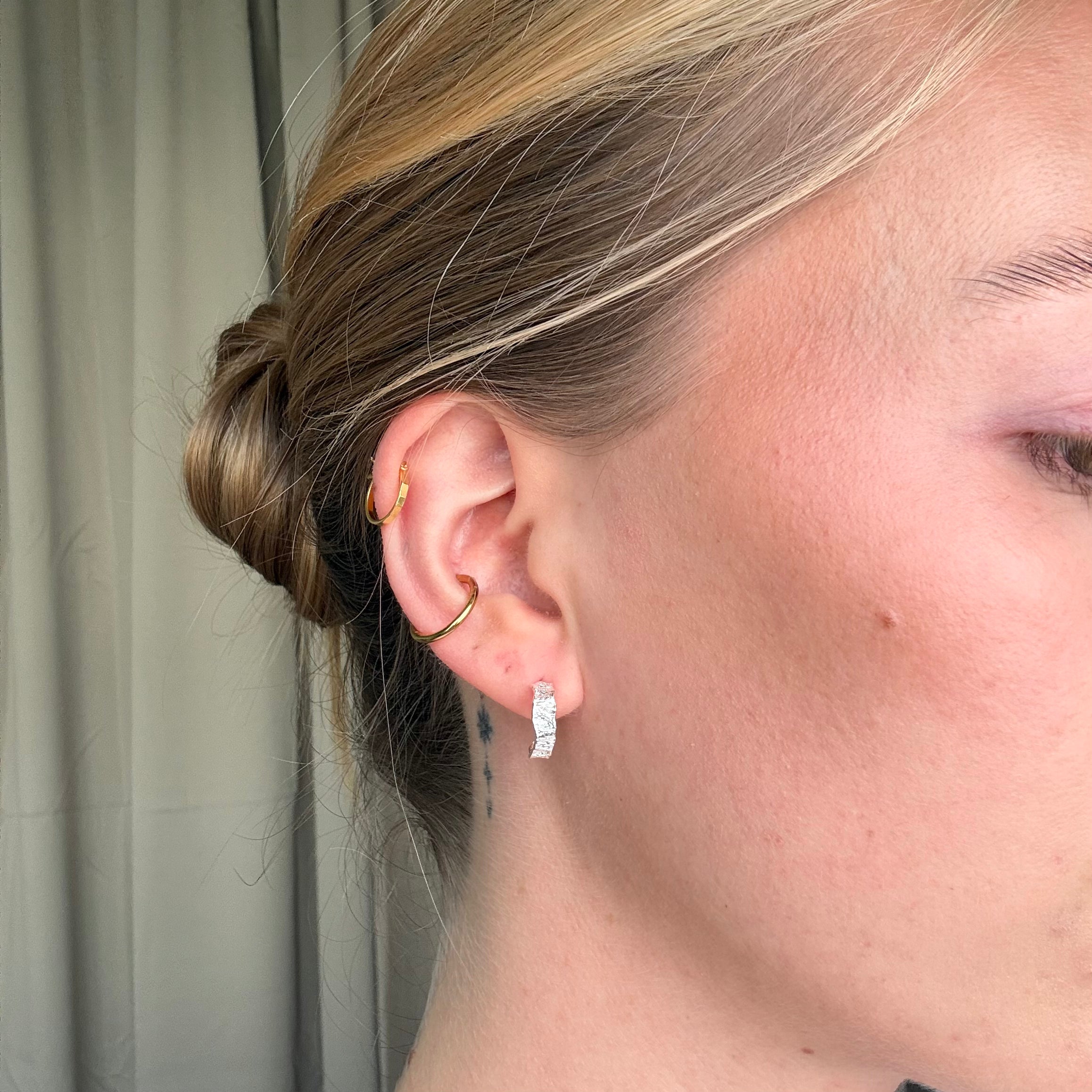 Hamret Bangle en Hoops Zilveren Set