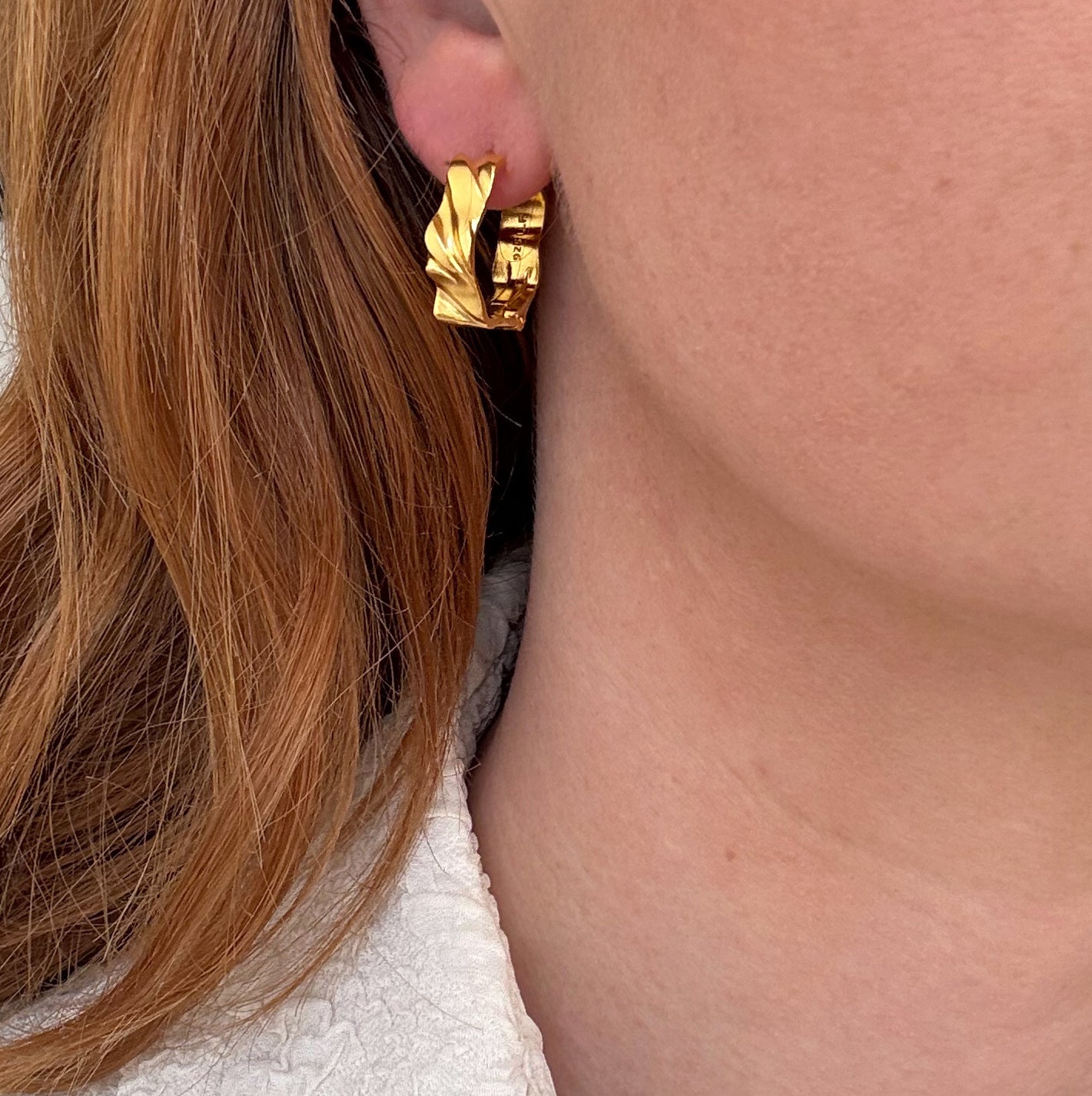 Wave Twist Hoop 23 mm Verguld